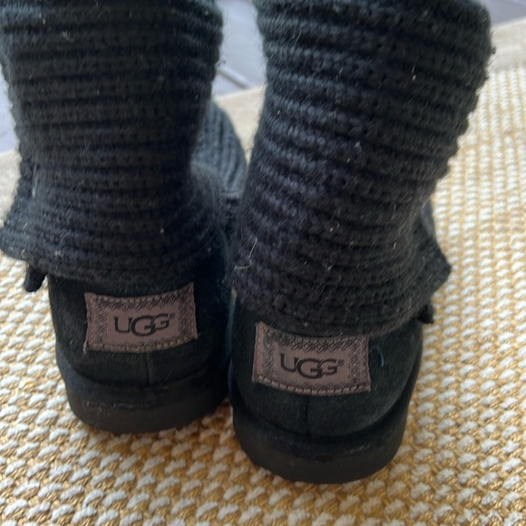 Ugg girls boots  size 5 - Picture 2 of 6